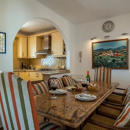 Lilas, فيلة نيرخا